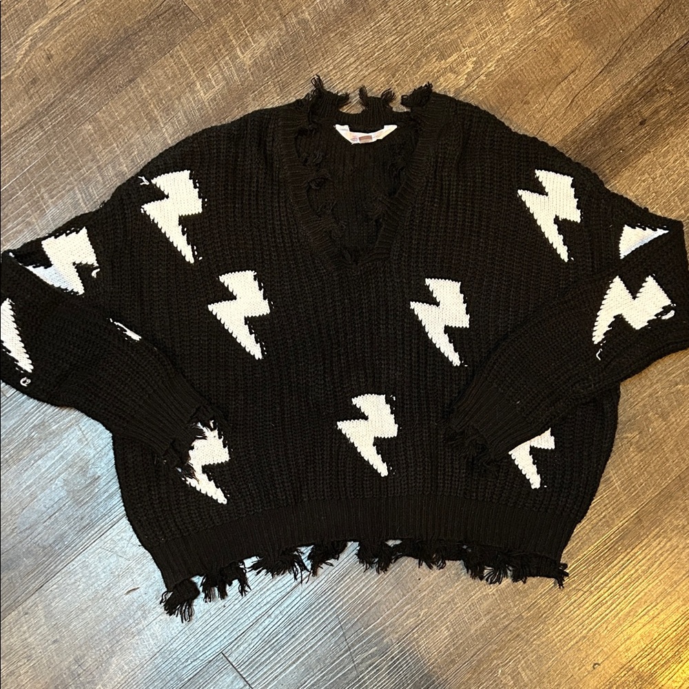 Lightening bolt knitted crop sweater